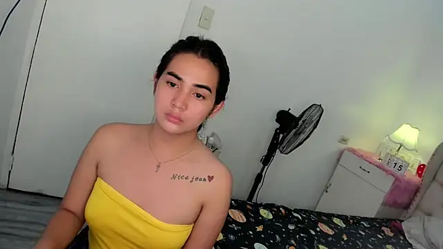 Snapshot of Alovelydoll_nica chatting on 10/15/25, 11:07 Alovelydoll nica online show from 10/15/25, 11:07