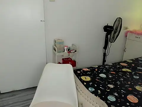 Snapshot of Alovelydoll_nica chatting on 11/02/25, 11:43 Alovelydoll nica online show from 11/02/25, 11:43