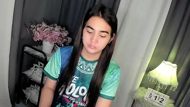 Snapshot of Alovelydoll_nica chatting on 09/12/25, 01:44 Alovelydoll nica online show from 09/12/25, 01:44