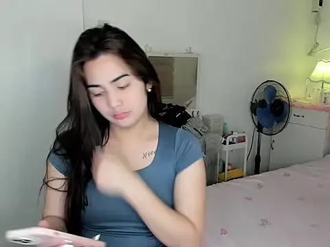 Snapshot of Alovelydoll_nica chatting on 03/15/26, 02:02 Alovelydoll nica online show from 03/15/26, 02:02