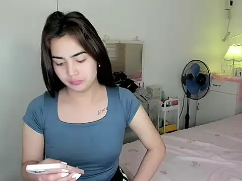 Snapshot of Alovelydoll_nica chatting on 03/16/26, 04:09 Alovelydoll nica online show from 03/16/26, 04:09