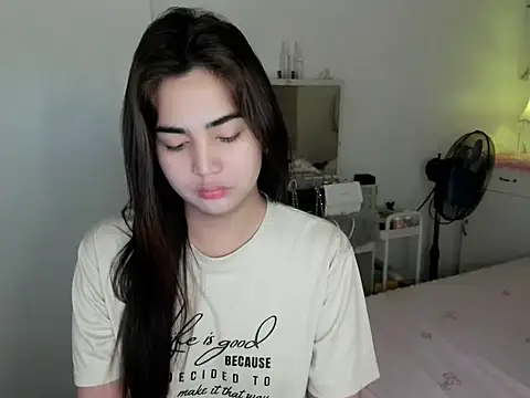 Snapshot of Alovelydoll_nica chatting on 03/30/26, 03:02 Alovelydoll nica online show from 03/30/26, 03:02