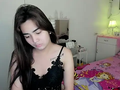 Snapshot of Alovelydoll_nica chatting on 04/01/26, 02:13 Alovelydoll nica online show from 04/01/26, 02:13