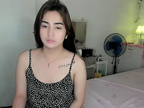 Snapshot of Alovelydoll_nica chatting on 03/26/26, 01:04 Alovelydoll nica online show from 03/26/26, 01:04