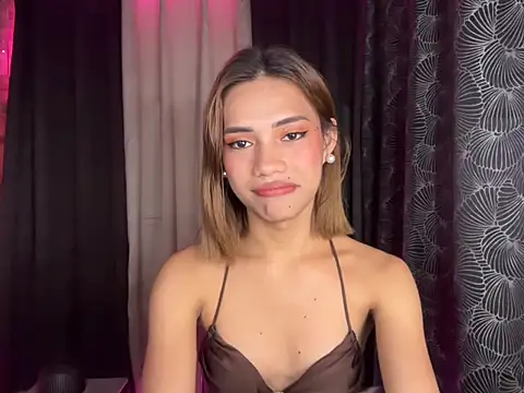 Snapshot of Lovelynikki03 chatting on 11/15/25, 06:12 Lovelynikki03 online show from 11/15/25, 06:12