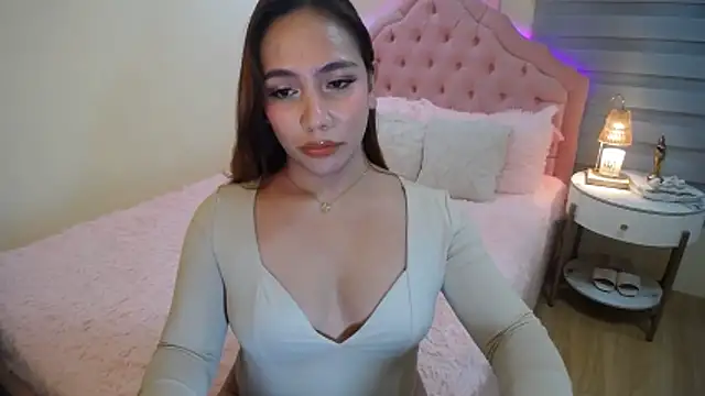 ur seductivelaura online show from 11/29/25, 04:29