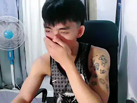 urhunky boy online show from 09/18/25, 01:08