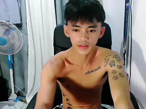 urhunky boy online show from 09/18/25, 03:59