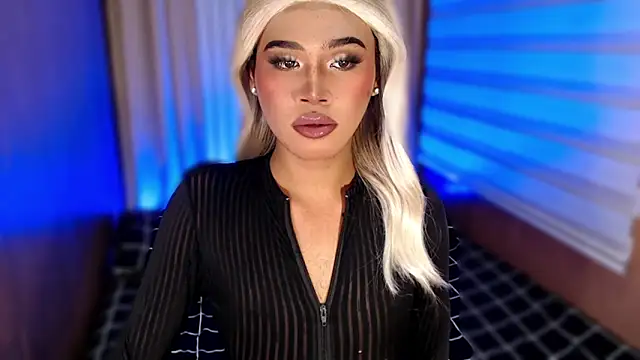 Snapshot of _tipsandchips chatting on 10/23/25, 03:54 tipsandchips online show from 10/23/25, 03:54