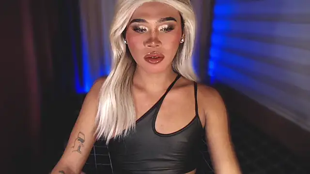 Snapshot of _tipsandchips chatting on 10/25/25, 03:56 tipsandchips online show from 10/25/25, 03:56