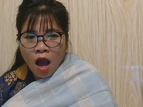 Snapshot of Ori299 chatting on 11/04/25, 02:04 Ori299 online show from 11/04/25, 02:04