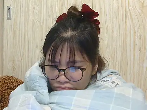 Snapshot of Ori299 chatting on 11/04/25, 02:21 Ori299 online show from 11/04/25, 02:21