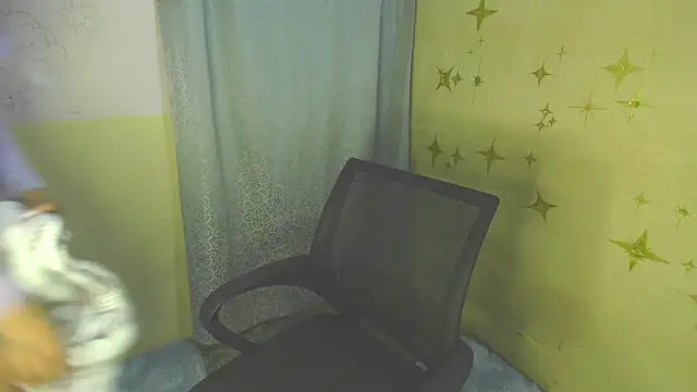 Snapshot of im_miauhg chatting on 10/18/25, 04:58 im miauhg online show from 10/18/25, 04:58