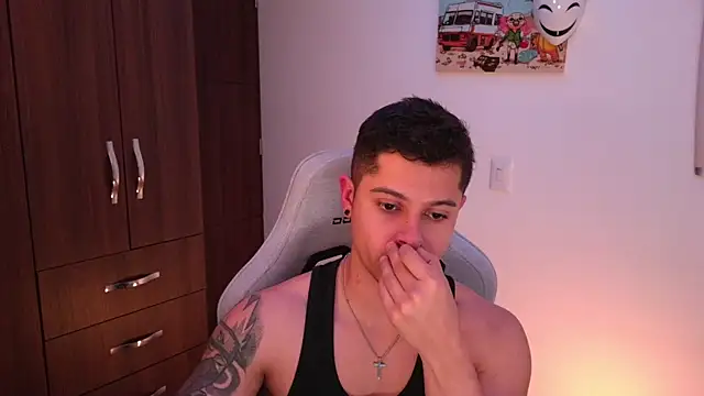 domsantiago  online show from 10/24/25, 01:37