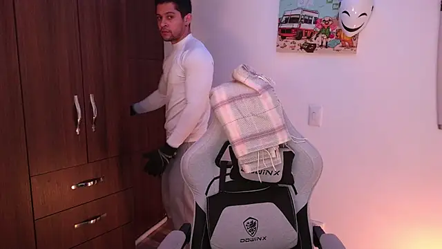 domsantiago  online show from 11/23/25, 02:43