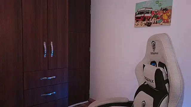 domsantiago  online show from 09/15/25, 12:11