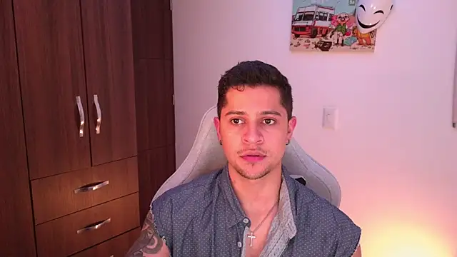 domsantiago  online show from 10/31/25, 01:46