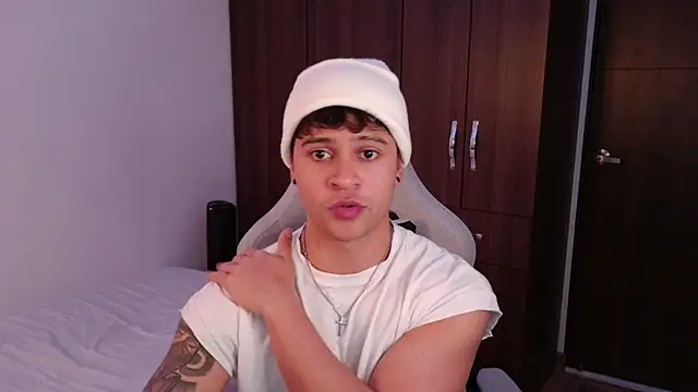 domsantiago  online show from 09/21/25, 04:28