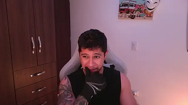 domsantiago  online show from 11/21/25, 01:37