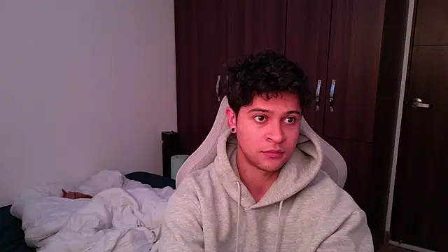 domsantiago  online show from 10/03/25, 02:18