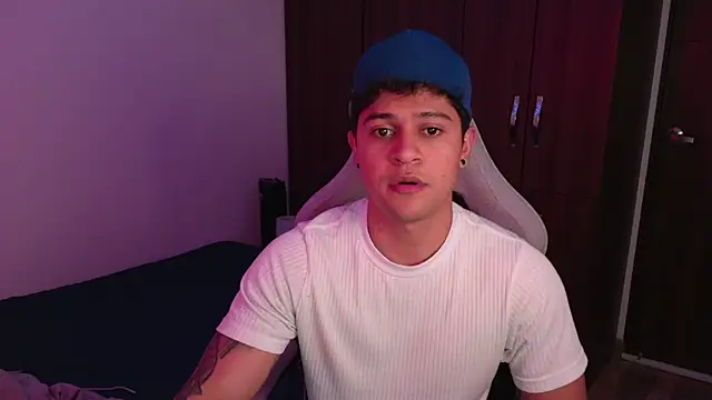 domsantiago  online show from 10/04/25, 02:24