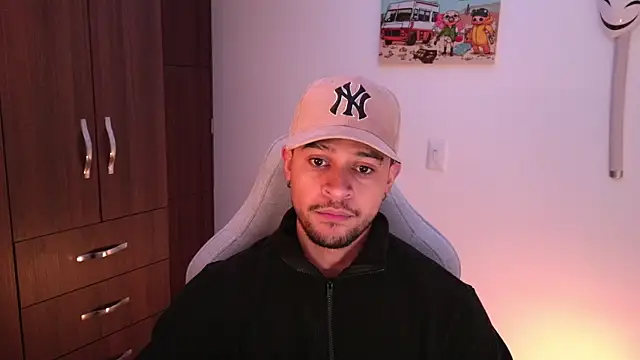 domsantiago  online show from 12/21/25, 01:52