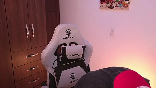 domsantiago  online show from 11/07/25, 02:05