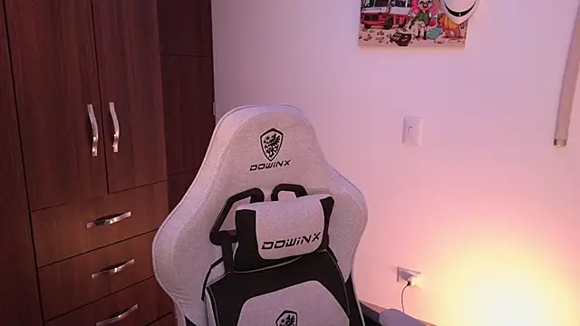 domsantiago  online show from 10/19/25, 04:59