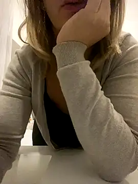 Snapshot of Veryvery30 chatting on 11/08/25, 03:59 Veryvery30 online show from 11/08/25, 03:59