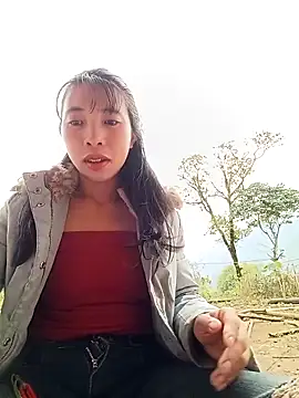 Snapshot of emaame68 chatting on 11/20/25, 01:17 emaame68 online show from 11/20/25, 01:17