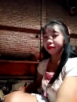 Snapshot of emaame68 chatting on 12/15/25, 01:06 emaame68 online show from 12/15/25, 01:06