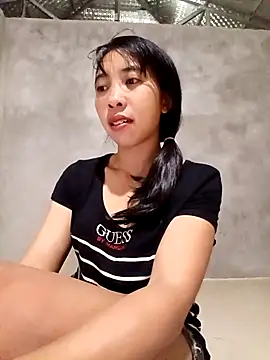 Snapshot of emaame68 chatting on 10/16/25, 02:47 emaame68 online show from 10/16/25, 02:47