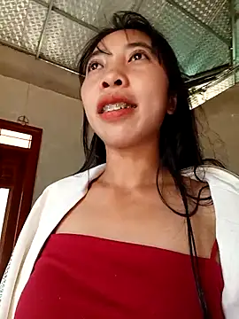 Snapshot of emaame68 chatting on 11/07/25, 02:16 emaame68 online show from 11/07/25, 02:16