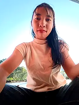 Snapshot of emaame68 chatting on 12/01/25, 12:44 emaame68 online show from 12/01/25, 12:44