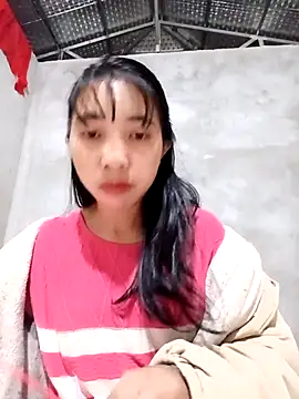 Snapshot of emaame68 chatting on 10/17/25, 02:52 emaame68 online show from 10/17/25, 02:52