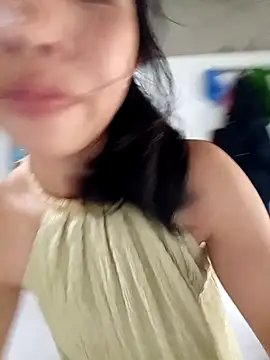 Snapshot of emaame68 chatting on 10/30/25, 04:44 emaame68 online show from 10/30/25, 04:44