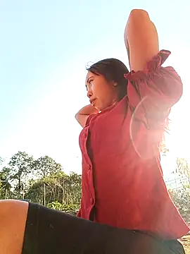 Snapshot of emaame68 chatting on 11/27/25, 12:44 emaame68 online show from 11/27/25, 12:44