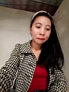 Snapshot of emaame68 chatting on 10/21/25, 12:21 emaame68 online show from 10/21/25, 12:21