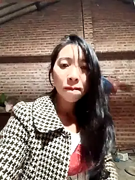 Snapshot of emaame68 chatting on 10/25/25, 02:17 emaame68 online show from 10/25/25, 02:17