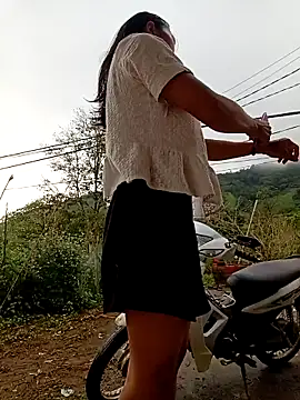 Snapshot of emaame68 chatting on 11/06/25, 01:42 emaame68 online show from 11/06/25, 01:42