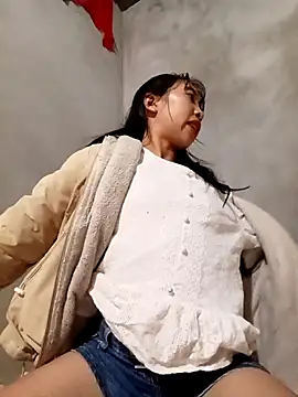 Snapshot of emaame68 chatting on 10/31/25, 12:57 emaame68 online show from 10/31/25, 12:57