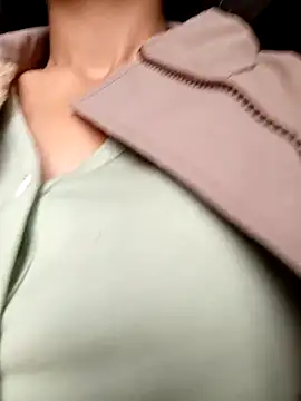 Snapshot of emaame68 chatting on 12/18/25, 02:05 emaame68 online show from 12/18/25, 02:05