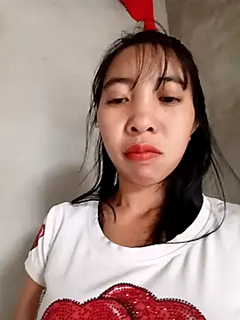 Snapshot of emaame68 chatting on 11/17/25, 12:36 emaame68 online show from 11/17/25, 12:36