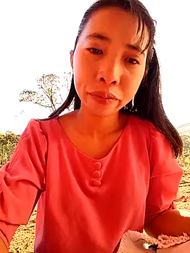 Snapshot of emaame68 chatting on 11/23/25, 01:04 emaame68 online show from 11/23/25, 01:04