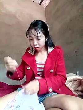 Snapshot of emaame68 chatting on 11/14/25, 12:25 emaame68 online show from 11/14/25, 12:25