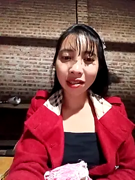 Snapshot of emaame68 chatting on 11/11/25, 01:06 emaame68 online show from 11/11/25, 01:06