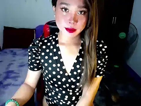 Urassiansweetcummer online show from 11/26/25, 02:11