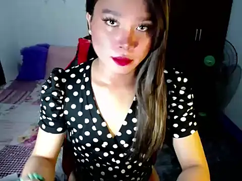 Urassiansweetcummer online show from 10/28/25, 01:39