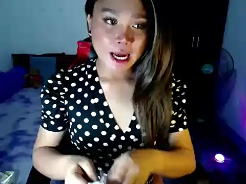 Urassiansweetcummer online show from 04/14/26, 04:45