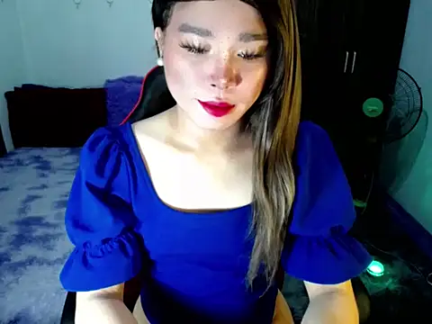 Urassiansweetcummer online show from 12/17/25, 02:16